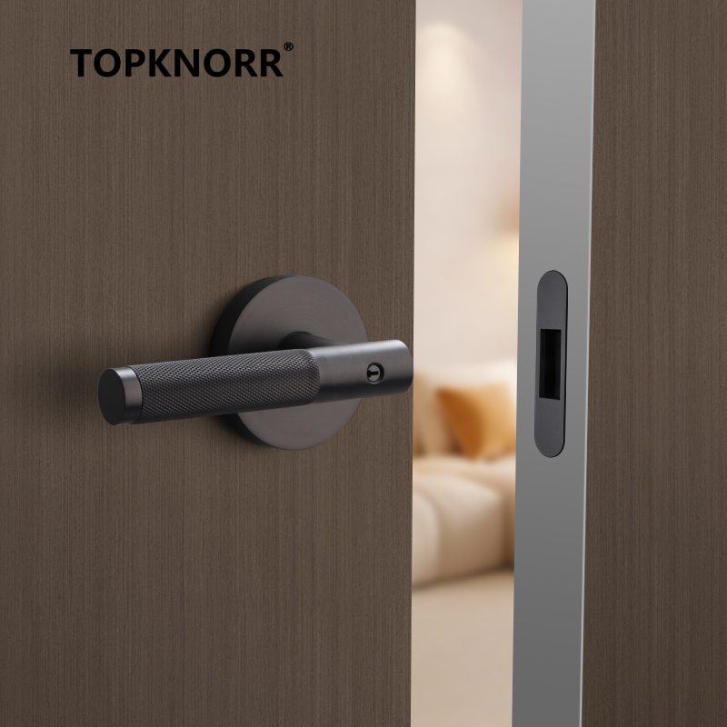 Zinc Furniture Hardware - กุญแจแม่เหล็กแบบสามเหลี่ยมพร้อมกุญแจสำหรับใช้ในบ้าน แบบเงียบ ลิ้นเดี่ยว วัสดุโลหะผสมสังกะสี สำหรับประตูห้องนอน